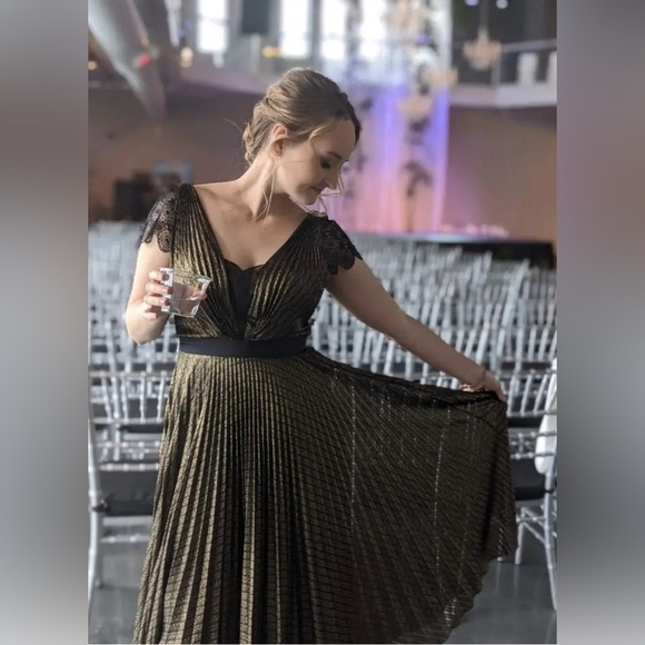 CATHERINE DEANE
Novia Dress size 0 - Picture 1 of 14